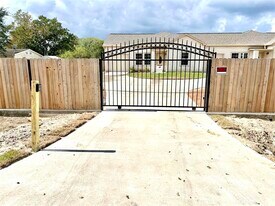 9508 Quaker Ct in Rosharon, TX - Building Photo