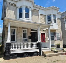 835 W Berwick St in Easton, PA - Building Photo