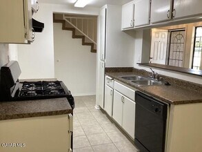 43942 18th Street E in Lancaster, CA - Building Photo - Building Photo