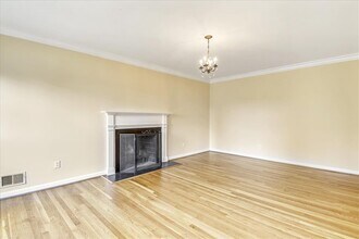 44 Orchard Way N in Rockville, MD - Building Photo - Building Photo