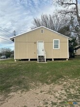 810 S Cameron St in Victoria, TX - Building Photo - Building Photo