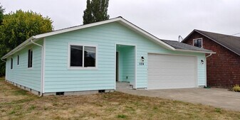 1124 Lindstrom St in Aberdeen, WA - Building Photo