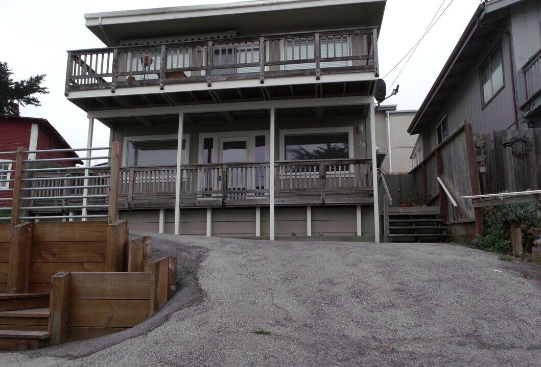 39 Sunset Dr in Watsonville, CA - Building Photo