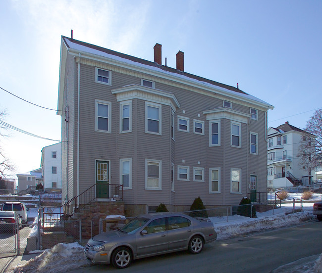 289-297 Tecumseh St in Fall River, MA - Foto de edificio - Building Photo