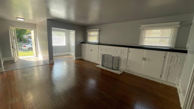 property at 835 E Weldon Ave