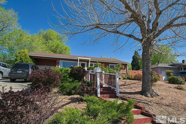 50 Mayberry Dr in Reno, NV - Building Photo - Building Photo