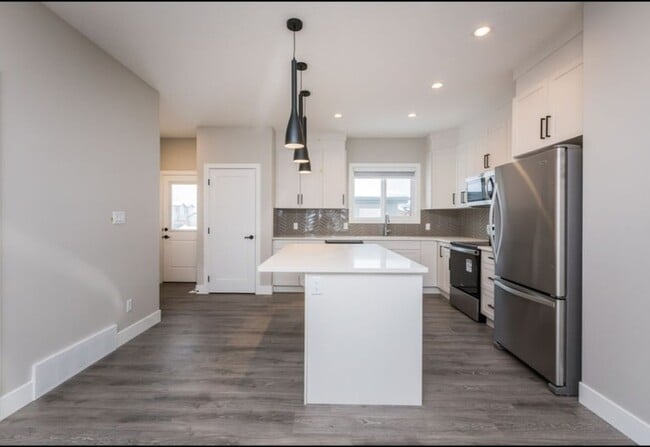 1000 Berg Pl in Leduc, AB - Building Photo - Building Photo