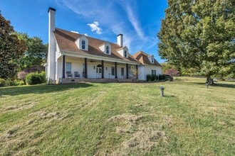 7605 Nolensville Rd in Nolensville, TN - Foto de edificio - Building Photo
