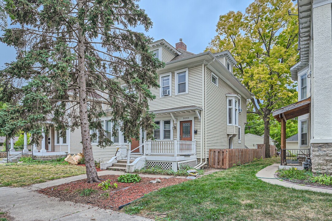 3040 Harriet Ave in Minneapolis, MN - Foto de edificio