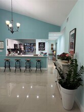 679 Racquet Club Rd in Weston, FL - Building Photo - Building Photo