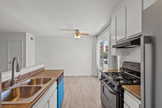 21000 Parthenia St in Los Angeles, CA - Building Photo - Building Photo