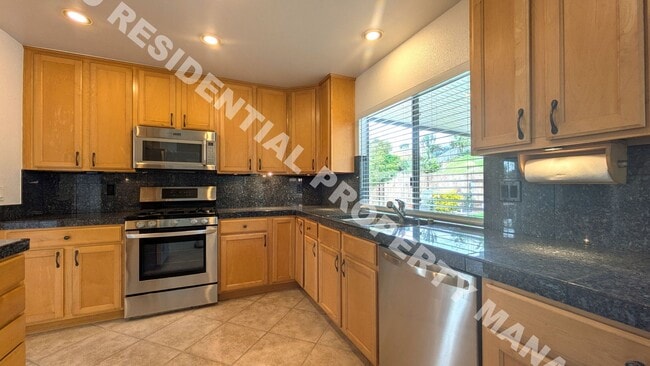 2806 Atadero Ct in Carlsbad, CA - Foto de edificio - Building Photo