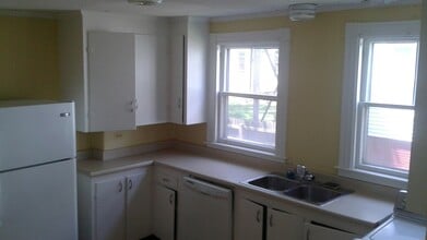 16 Sawyer St, Unit 16 Sawyer Street in Portland, ME - Foto de edificio - Building Photo