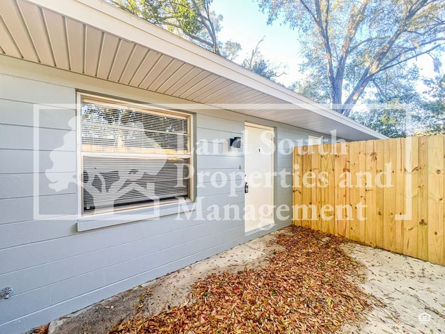 property at 815 W Carole St