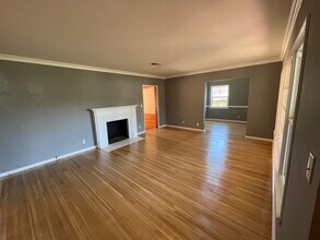 14517 Hesby St in Los Angeles, CA - Building Photo - Building Photo