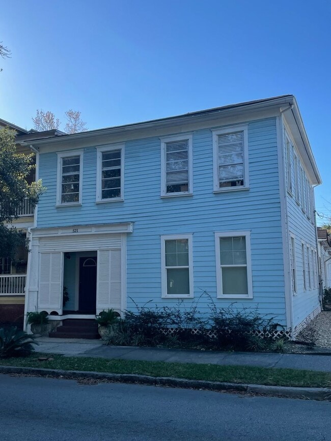 property at 521 W 37th St