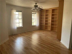 4506 Pelham Dr in Austin, TX - Foto de edificio - Building Photo