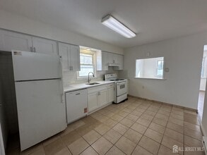 67 Maple Ave in Keansburg, NJ - Building Photo - Building Photo