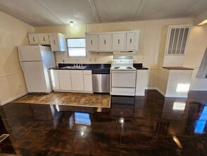 607 Tater Peeler Rd in Lebanon, TN - Foto de edificio - Building Photo