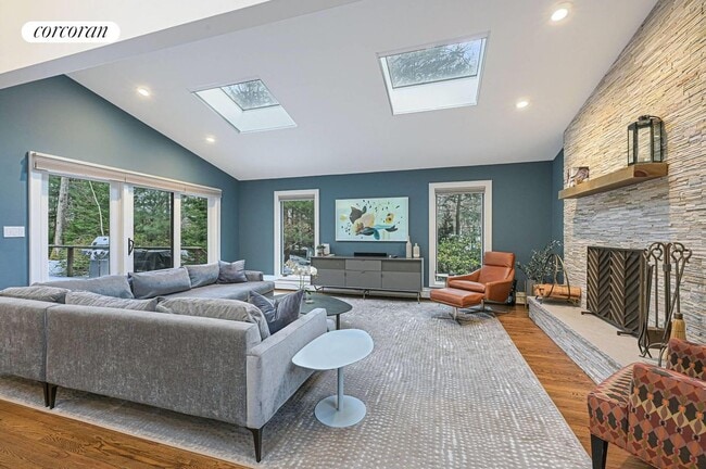 14 Hedges Banks Dr in East Hampton, NY - Building Photo - Building Photo