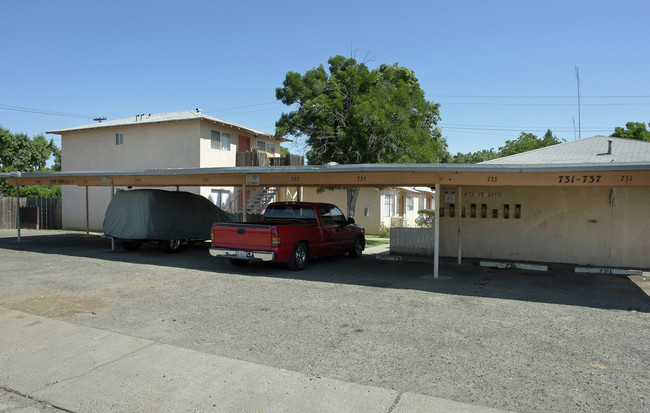 731-745 W Santa Fe Ave in Merced, CA - Building Photo - Building Photo