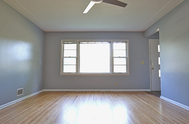 5752 Russell Ave S in Minneapolis, MN - Building Photo - Building Photo
