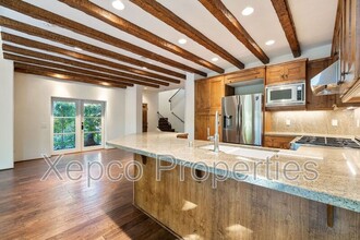 175 Villaggio W in Palm Springs, CA - Building Photo - Building Photo