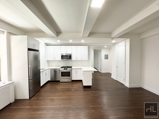WEST 55 STREET in New York, NY - Building Photo - Building Photo