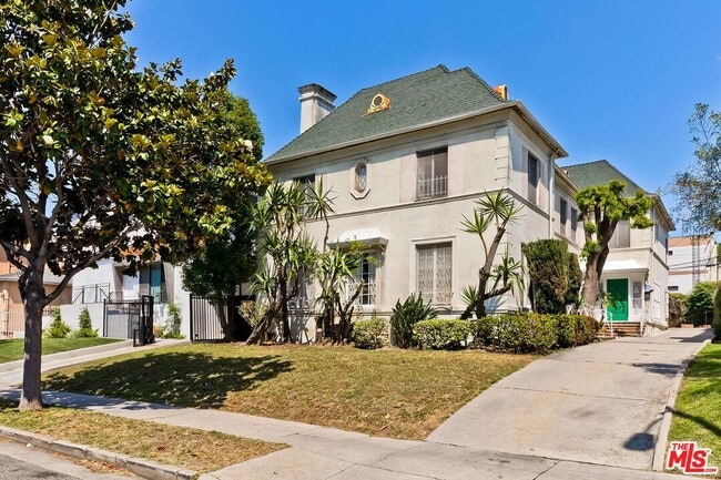property at 448 1/2 S Wilton Pl