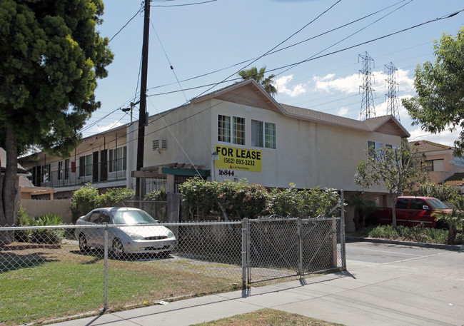 Passage Avenue Apartments in Paramount, CA - Building Photo - Building Photo