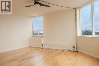 3227 King St E in Kitchener, ON - Building Photo - Building Photo