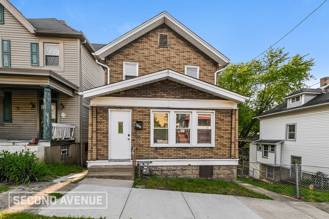 property at 833 Vermont Ave