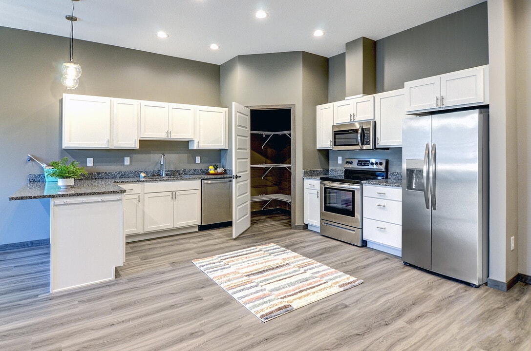 Golden Aspen Flats in Coon Rapids, MN - Building Photo