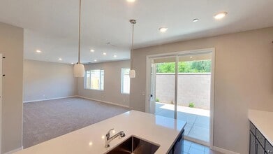 4404 Sierra Pine Way in Rocklin, CA - Foto de edificio - Building Photo