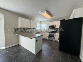 1041 Flora Lake Ct in Belleville, IL - Building Photo - Building Photo