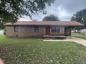 726 Larkwood Cir SW in Hartselle, AL - Building Photo