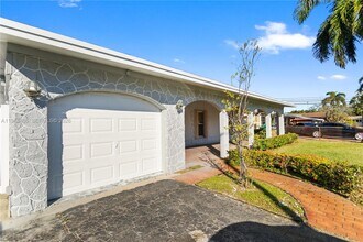 3521 NW 18th Pl in Fort Lauderdale, FL - Building Photo - Building Photo