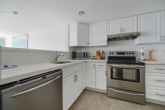 3000 E Sunrise Blvd in Fort Lauderdale, FL - Building Photo - Building Photo