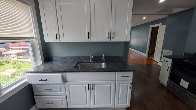 31 Bullard St, Unit 3 in Boston, MA - Foto de edificio - Building Photo