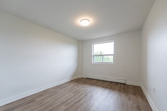 1560, 1570, 1580 Adelaide Street North in London, ON - Building Photo - Building Photo