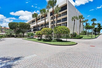 2727 N Ocean Blvd in Boca Raton, FL - Building Photo - Building Photo