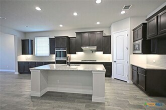 588 Vale Ct in New Braunfels, TX - Foto de edificio - Building Photo