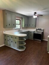 211 Luisita Rd in Thiensville, WI - Foto de edificio - Building Photo