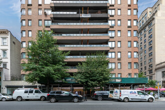 20 E 74th St in New York, NY - Building Photo - Building Photo