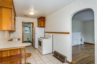 4716 Arbor St in Wichita, KS - Building Photo - Building Photo