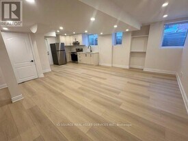 198 Camellia Cres in Oakville, ON - Building Photo