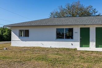 140 Gordon Ave S in Lehigh Acres, FL - Building Photo - Building Photo