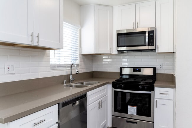 Aurora Vista Apartments