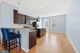 14619 Featherstone Gate Dr in Woodbridge, VA - Foto de edificio - Building Photo