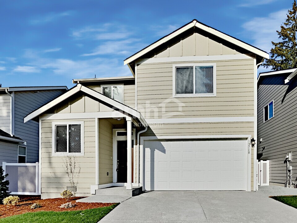 12718 81 Ave Ct E in Puyallup, WA - Building Photo
